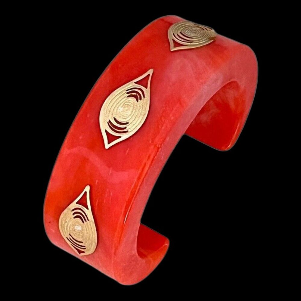 Vintage 1970s Cuff Bracelet Lucite Gold Tone Inlay -BB1
